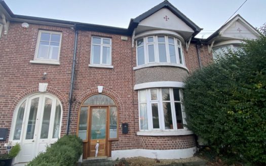 Beautiful 2 Storey Sandymount House with Bay View